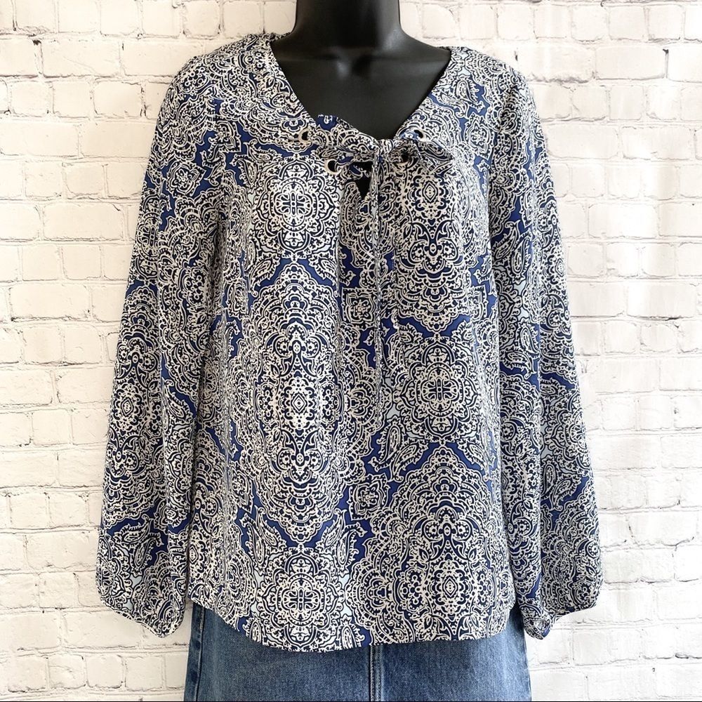 laundry by shelli segal blue white paisley top size XS 